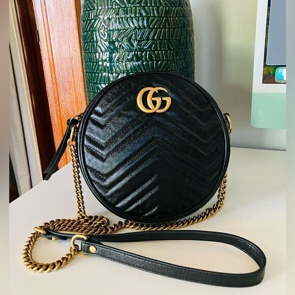 Gucci | GG Marmont Mini Round Leather Shoulder Bag in Black with Gold Chain - Picture 2 of 11